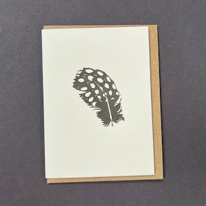 Perlhuhnfeder - Federkarte - Beileid - Vogelfeder - Dankeschön Grußkarte - Letterpress kleine Karte - Geschenkanhänger - Geburtstagskarte