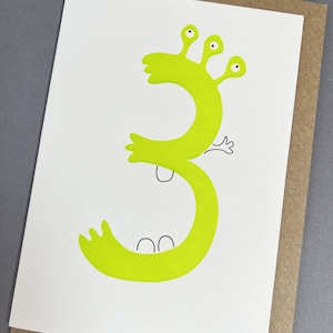 Tarjeta de tercer cumpleaños - Tarjeta de cumpleaños para niños - Tarjeta para niños - Tarjeta de extraterrestre - Tercer cumpleaños unisex - Divertida - Monstruo espacial - Tonta - Única