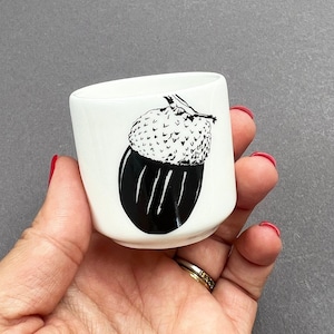 Huevera de bellota - Recién nacido - Amante de la naturaleza - Cumpleaños - Porcelana fina - Pequeño obsequio - Regalo para niños - Nuevo hogar - Regalo de huevera de Pascua