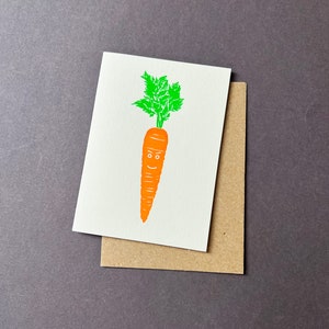Cenoura curiosa - Cartão de aniversário atrevido - Cartão de aniversário - Etiqueta de presente engraçada - Cartão de impressão tipográfica - Cartão exclusivo - Cartão de professor - Amigos vegetarianos
