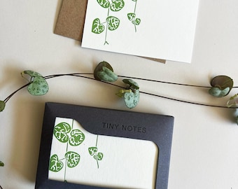 Bigliettini di auguri Tiny Notes: etichette regalo botaniche con buste, set da 10, con motivo a cuoricini stampati a tipografia.