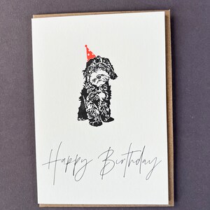 Cartão de feliz aniversário - Cockapoo fofo - Chapéu de festa - neon - Caligrafia - Diversão - Impressão tipográfica - Para crianças - Para adultos - atrevido - aniversário