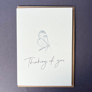 Je pense à vous - Typographie - Papillon - argent métallique - Désolé - Perte - Moment difficile - Condoléances - Sympathie - Juste pour vous informer