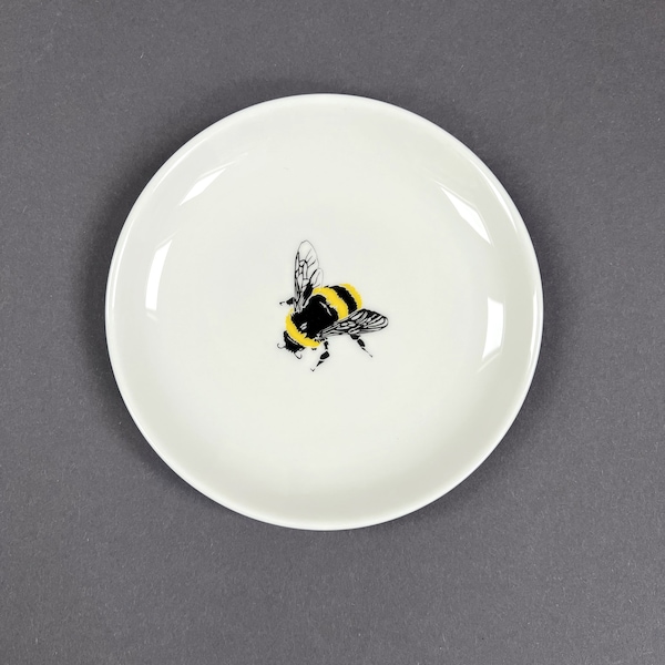 Round Bee trinket dish - Bee trinket tray - Bee gift -  Trinket dish ceramic - fine bone china - jewellery dish - Just beecause - Present