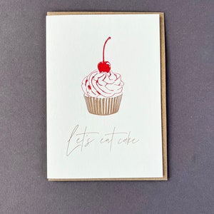 Carte de joyeux anniversaire - Carte d'anniversaire moderne - Typographie - Pour enfants - Pour adultes - Cerise sur le dessus - Cup cake - Just Eat cake - Carte de professeur