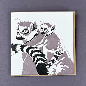 Ringstaartmakikaart - Moederdagkaart - nieuwe babykaart - vaderdagkaart - moeders verjaardag - Ringstaart en baby - safari boekdrukkaarten