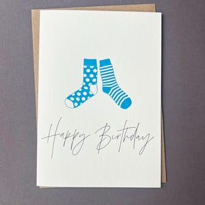 Biglietto di auguri di buon compleanno - Biglietto con calzini spaiati - Stampa tipografica - Biglietto per lui - Biglietto per lei - Calzini spaiati blu - Biglietto di auguri di compleanno unico - Calzini spaiati