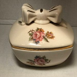 Antique Ivory Porcelain Jewelry/Trinket box with Bow Handle 1930&#39;s