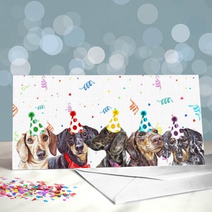 Tarjetas de felicitación con perros salchicha de pelo liso: sombreros de fiesta en cinco perros salchicha de pelo liso de diferentes colores / Interior en blanco / Tarjeta del perro