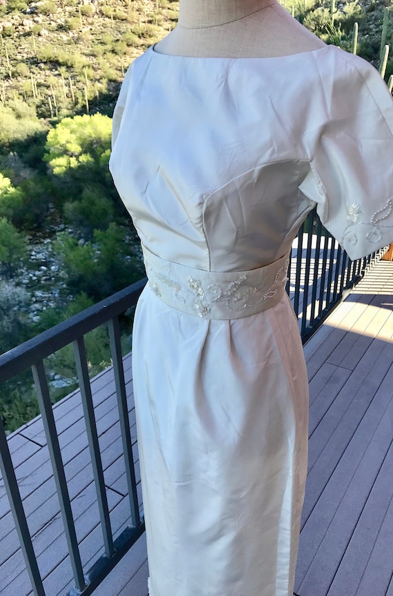 BOATNECK WEDDING DRESS/ Vintage 1960s Elegant Wedd