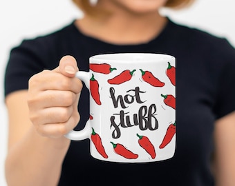 Taza de cerámica para amantes del chile Hot Stuff · Taza de café con chiles · Taza con juego de palabras sobre chiles