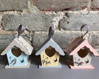 Caja decorativa en miniatura para pájaros · Decoración colgante para pájaros · Adorno de primavera · Casita de madera para pájaros · Decoración para el salón