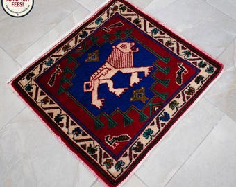 Vintage Anatolisch handgeknoopt leeuwmotief klein vloerkleed wollen mat deurmat ca. 2 x 2 ft