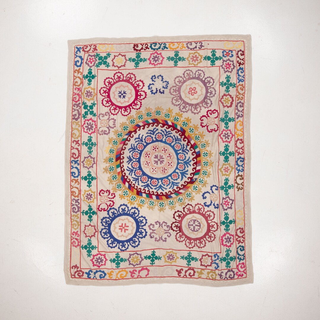 ウズベキスタン　スザーニオールドＢ Vintage Suzani from Samarkand Uzbekistan, 118 x 140 cms