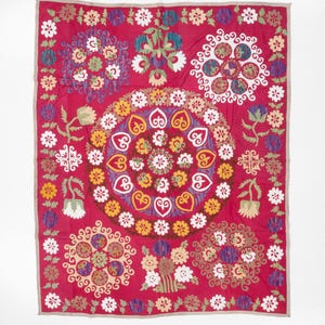 Vintage Folk Art Suzani from Uzbekistan, 70s / 80s 191 x 155 cm / 6&#39;2&#39;&#39; x 5&#39;0&#39;&#39; SKU:7598