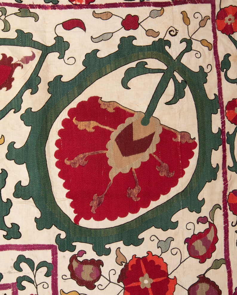 Antique Suzani from Samarkand Uzbekistan, 19th C. 187 x 246 cm / 6'1'' x 8' code: 613 image 4