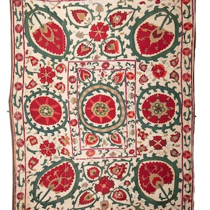 Antique Suzani from Samarkand Uzbekistan, 19th C. 187 x 246 cm / 6'1'' x 8' code: 613 image 2