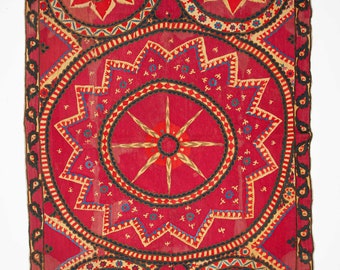 Antique Suzani from Pishkent, Uzbekistan. 148 x 253 cm / 4&#39;10&#39;&#39; x 8&#39;3&#39;&#39;