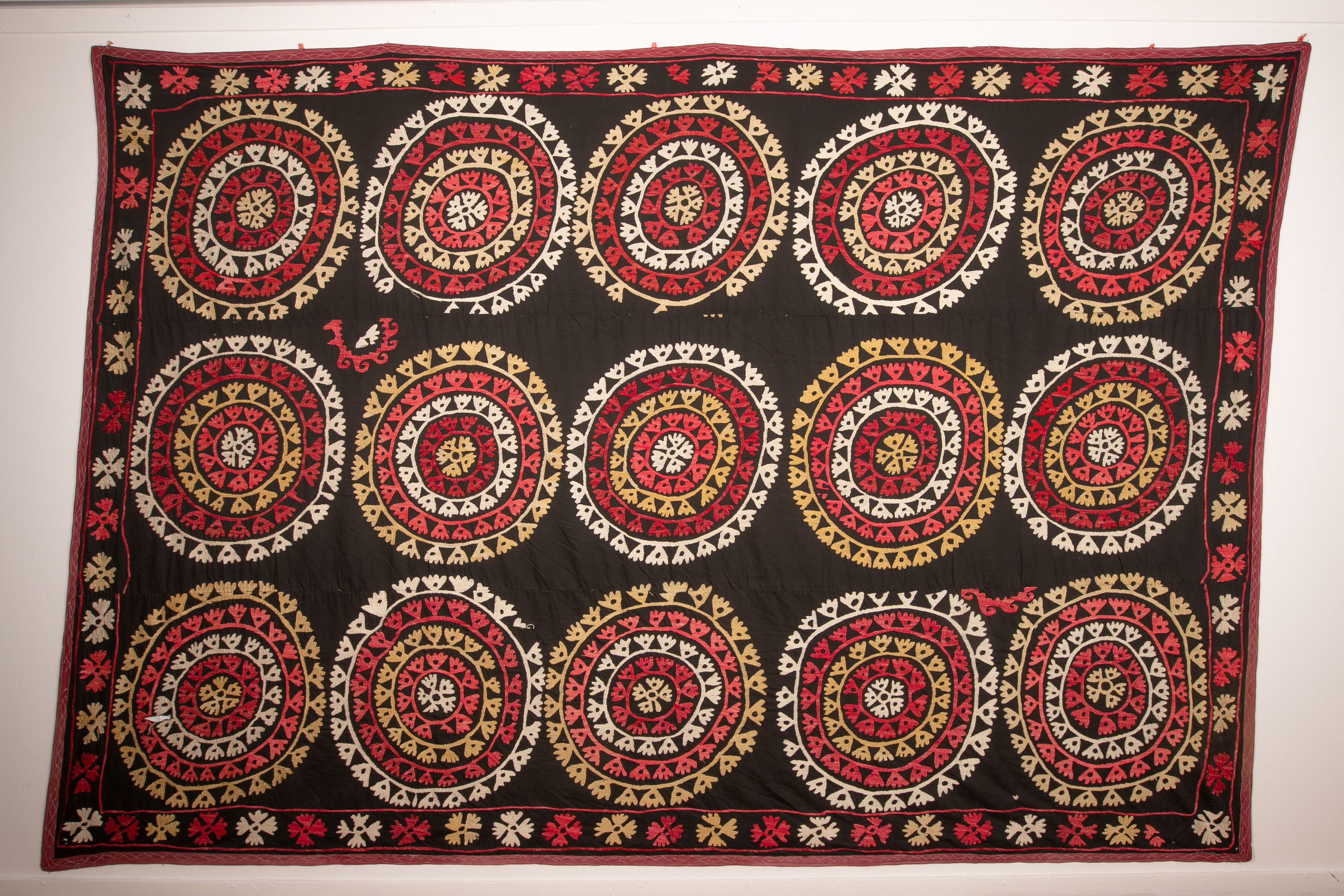 Vintage Suzani From Uzbekistan, Central Asia, 1960s/70s , 306 X