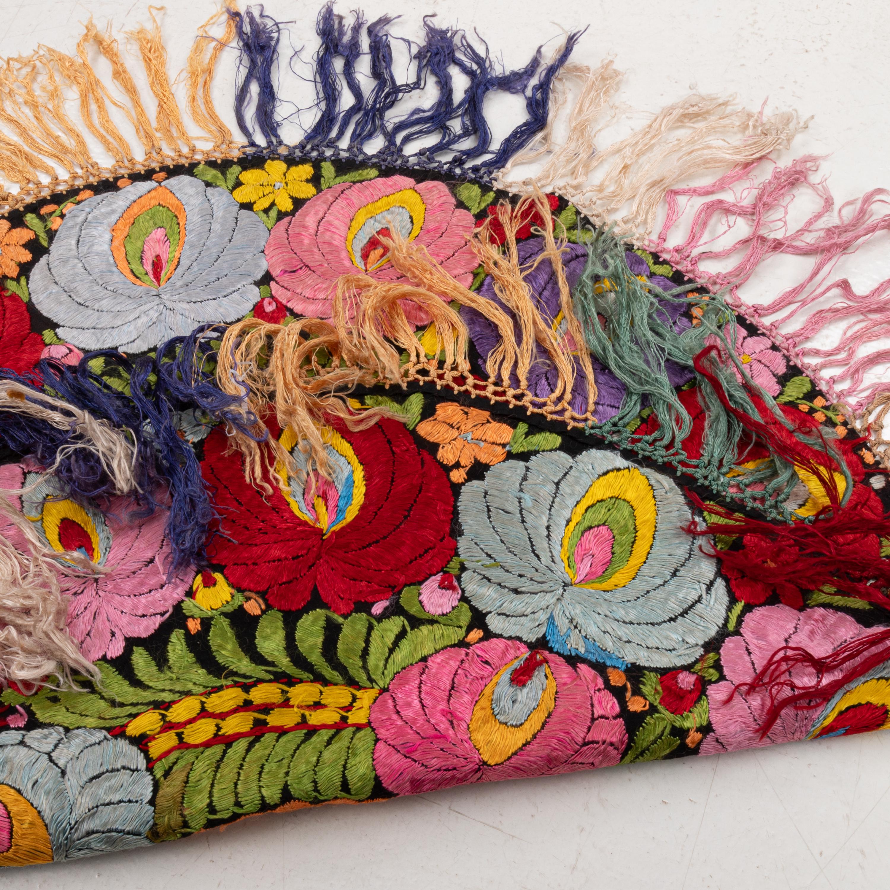古いハンガリーの民芸マチョー刺繍 D-60 cm / 23.6 インチ SKU-9638