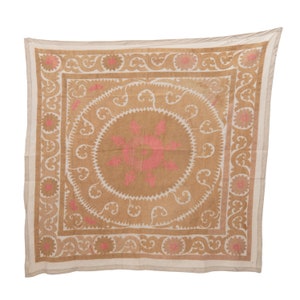 Vintage Neutral Squarish Suzani, Uzbekıstan, Central Asia 154 x 145 cm / 5&#39;&#39; x 4&#39;7&#39;&#39; Sku: 9121