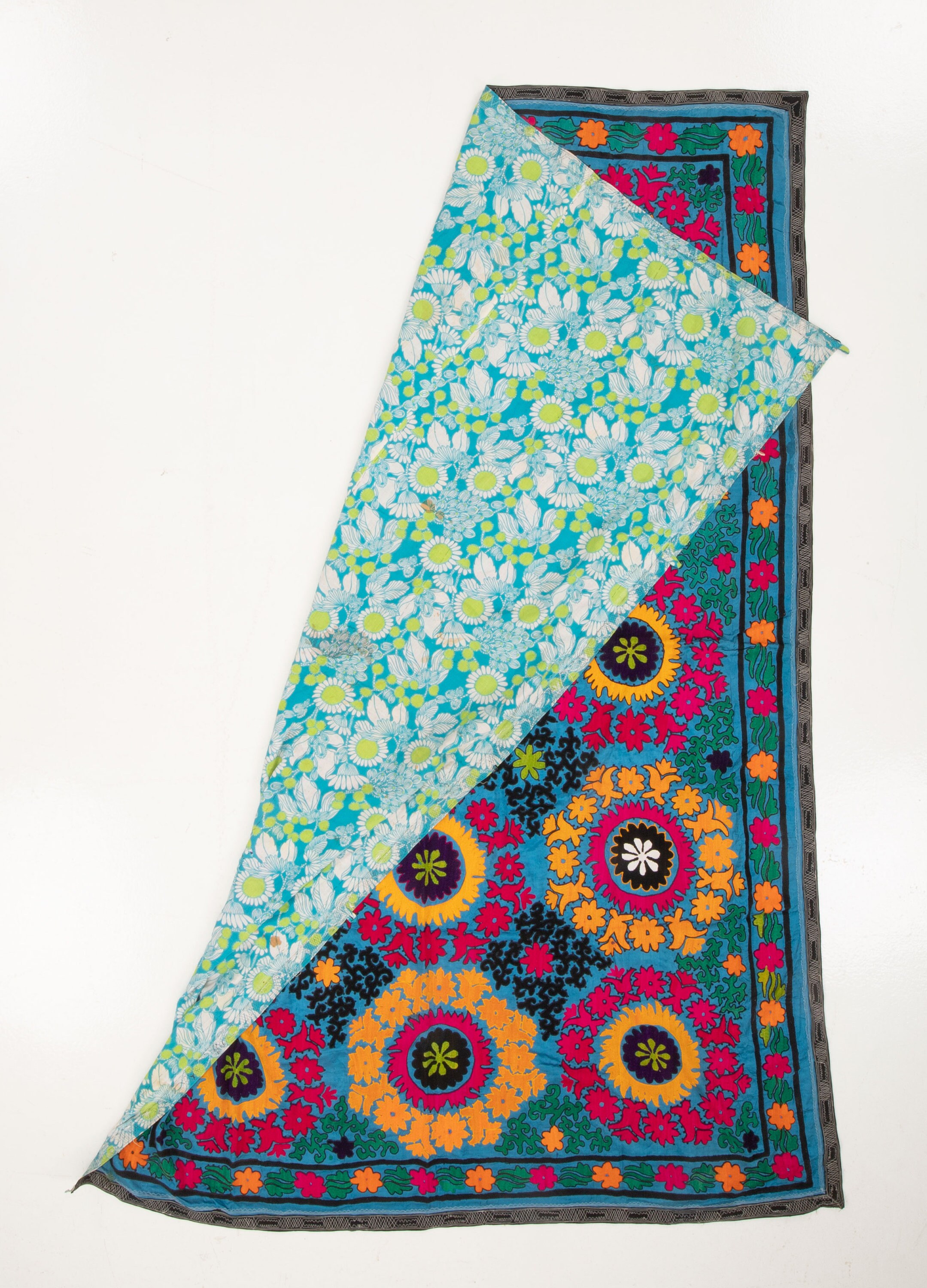 Vintage Suzani, Uzbekistan 184 X 274 Cm / 6' X 8'9