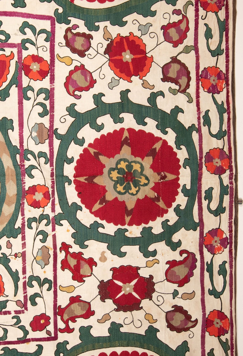 Antique Suzani from Samarkand Uzbekistan, 19th C. 187 x 246 cm / 6'1'' x 8' code: 613 image 5