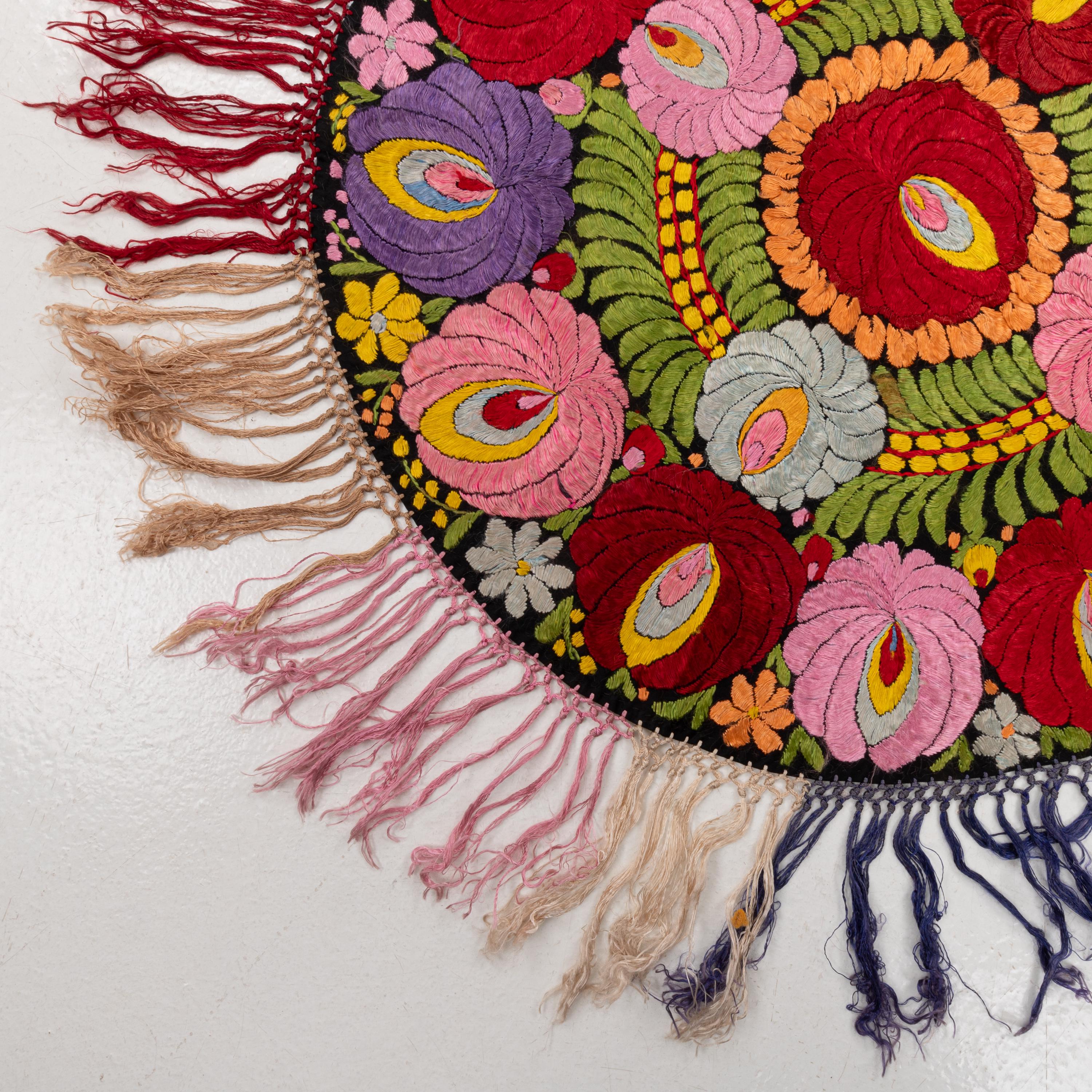 古いハンガリーの民芸マチョー刺繍 D-60 cm / 23.6 インチ SKU-9638
