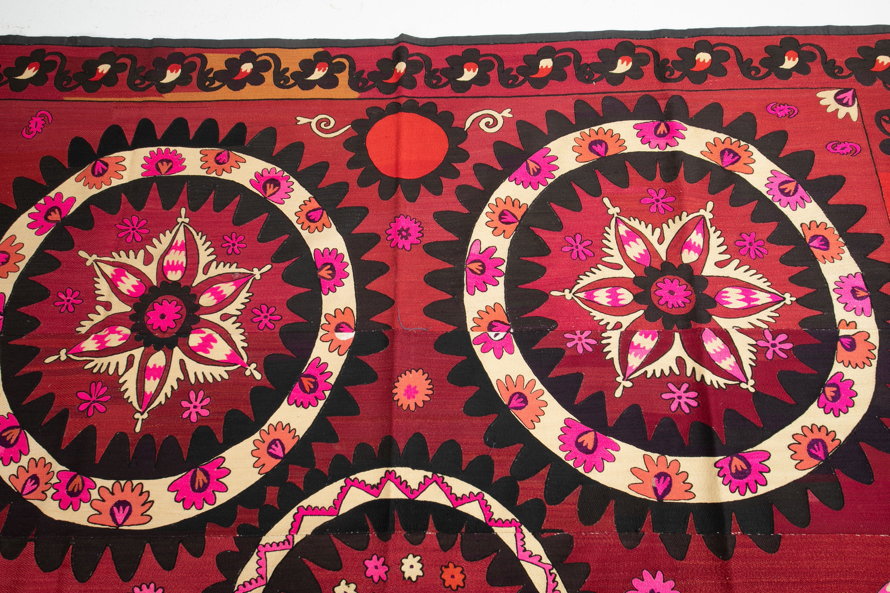 ウズベキスタン タシケント産 アンティーク 全面刺繍 シルク スザニ