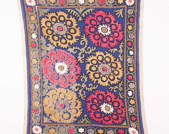 Vintage SUZANI from Samarkand Uzbekistan 1970s, 110 x 142 cm / 3'7'' x 4'7''