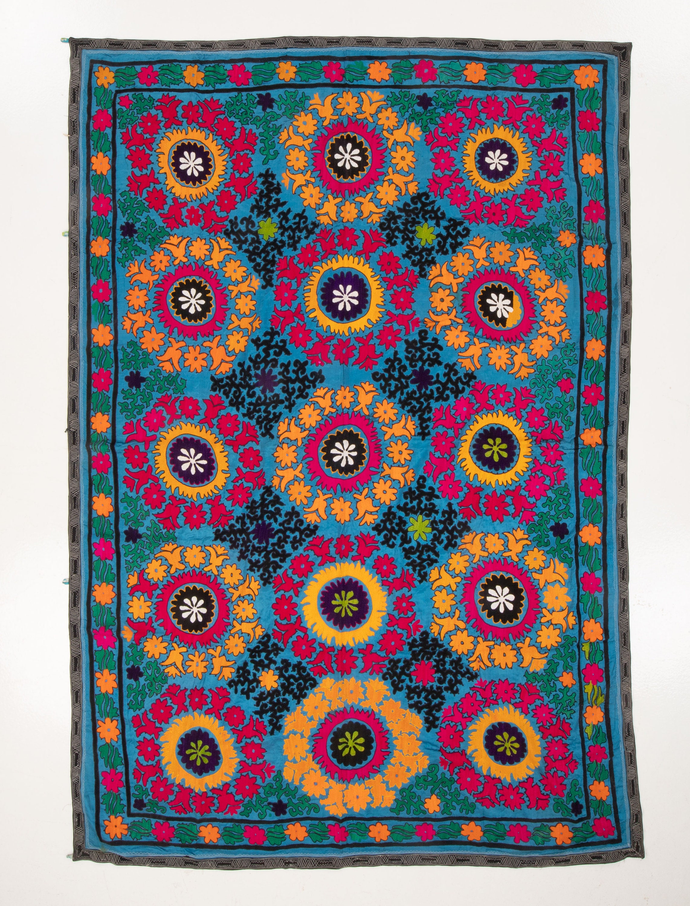 Vintage Suzani, Uzbekistan 184 X 274 Cm / 6' X 8'9