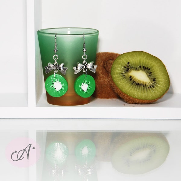 Boucles d'oreilles tranches de kiwi, pendant d'oreilles kiwi, tranche de kiwi fimo, bijoux fruités, connecteurs boucles, kiwi fimo, fruits