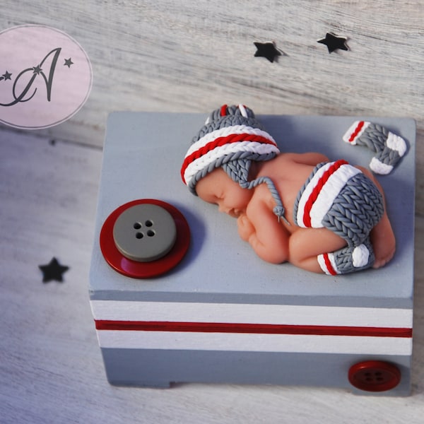 Baby memory box, wool socks, red grey white, wool knitting, baby’s room decoration, fimo baby