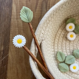 Daisy and leaf, Knitting Needle stoppers, point protectors