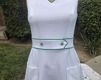 Vintage 1970s Couet 1 Tennis Dress w Green Piping Waist Bust 34” Size 9-10