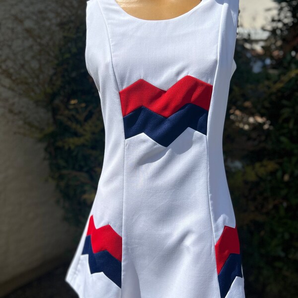 Vintage 1970s Simpson Australian Brand White Tennis Dress w Navy Blue and Red Chevron Design Size 10 Bust 34”