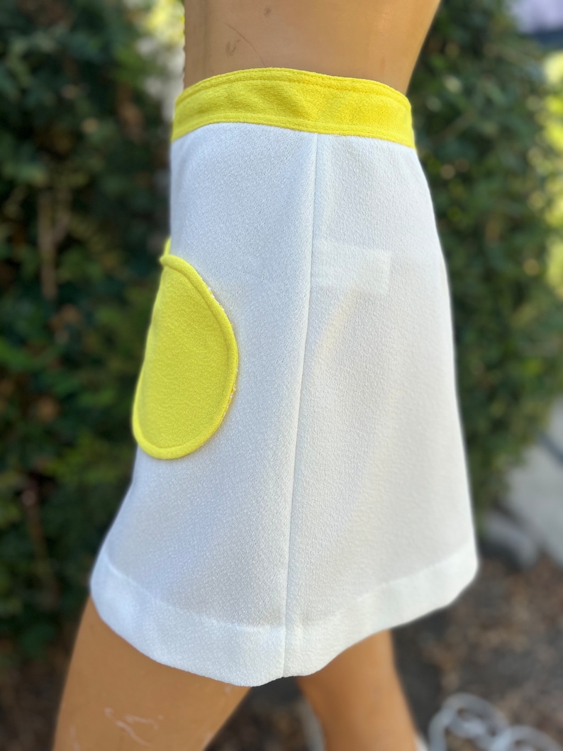 Vintage 1970s White Skirt w Yellow Tennis Racquet pocket Waist 28 image 4