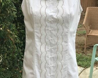 Vintage 1960s White Cotton Tennis Dress w Eyelet jaguar Trim Bust 36”