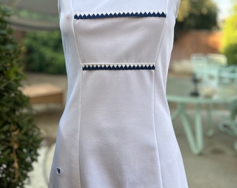 Vintage 1970s Polyester Tennis Dress w Navy Blue Trim Bust 32”