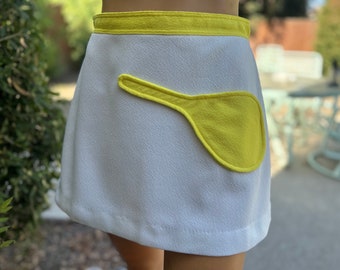 Vintage 1970s White Skirt w Yellow Tennis Racquet pocket Waist 28”