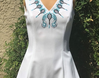Vintage 1970s Mondessa Brand White Polyester Tennis Dress w Embroidered Tennis Racquets Neckline Bust 34”