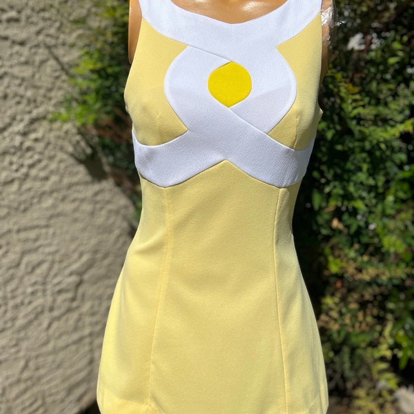 Robe de tennis en polyester jaune Mondessa vintage des années 1970 avec corsage blanc buste 34"