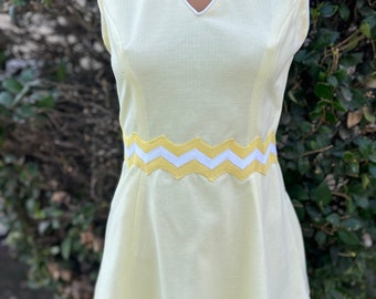 Vintage 1970s Loomtogs Yellow Polyester Tennis Dress w Rick Rack Trim  Bust 34”