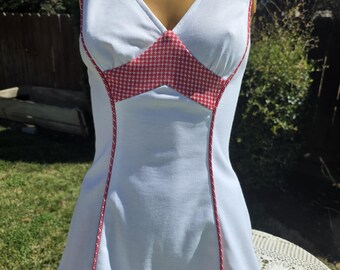 Vintage 1970s White Polyester Tennis Dress w Red Trim Made by Riha Bust 32”