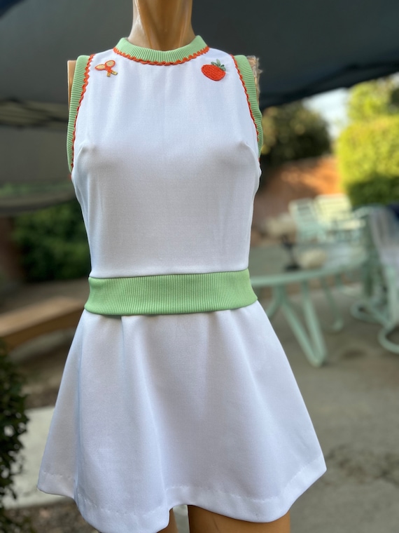 green emerald velvet dress Athletic Dress main image 0
