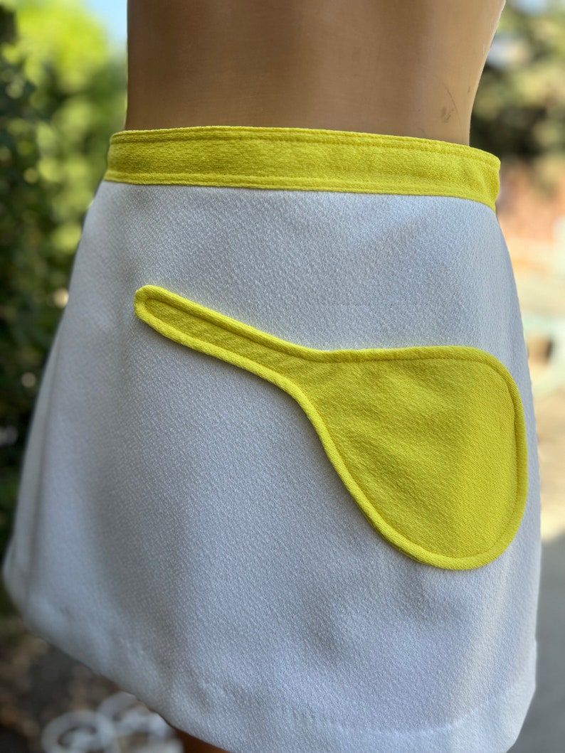 Vintage 1970s White Skirt w Yellow Tennis Racquet pocket Waist 28 image 3