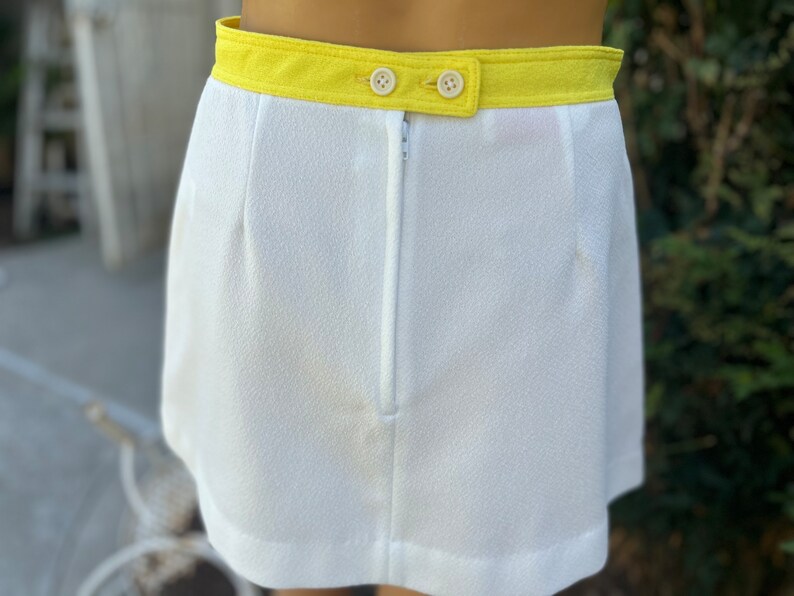 Vintage 1970s White Skirt w Yellow Tennis Racquet pocket Waist 28 image 2