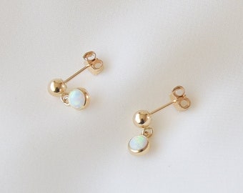 Orecchini opali delicati - Orecchini opali, orecchini d'oro delicati, orecchini semplici oro, orecchini riempiti d'oro, piccoli orecchini d'oro /GFE00027