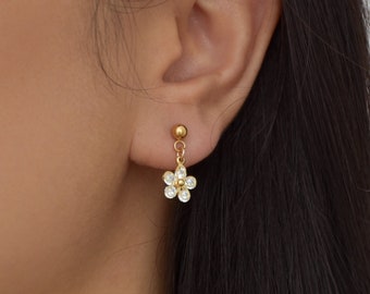 Daisy Earrings - Flower earrings, Daisy flower earrings, gold daisy earrings, cute earrings, small gold earrings, pretty earrings |GPE00010