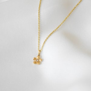 14K SOLID Gold Flower Necklace - Solid Gold Flower Necklace, Solid Gold Daisy necklace, Solid Gold Flower Pendant, Gold Cosmos |SGN00001